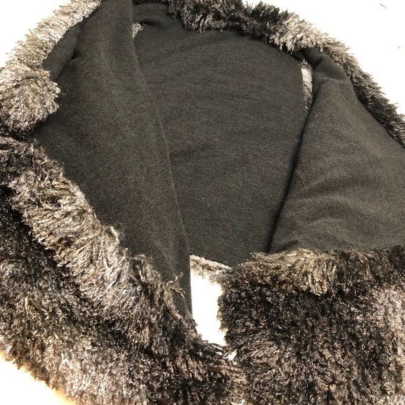 NWOT.  Fur vest - Picture 3 of 8